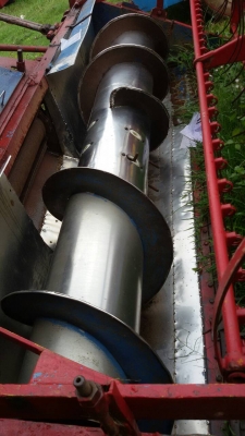 ขายรถเกี่ยวข้าวเกษตรพัฒนารองกระสอบจะเก็บรายละเอียดบิ้วใหม่ให้พร้อมเกี่ยวราคา250000บาท