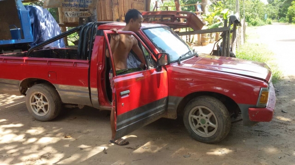 ขายรถกะบะนิสสันsdเครื่องดีเซลราคา36000บาท