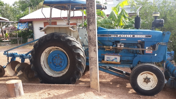 FORD 77T5 พร้อมอุปกรณ์หน้าหลัง ทะเบียนพร้อมโอน