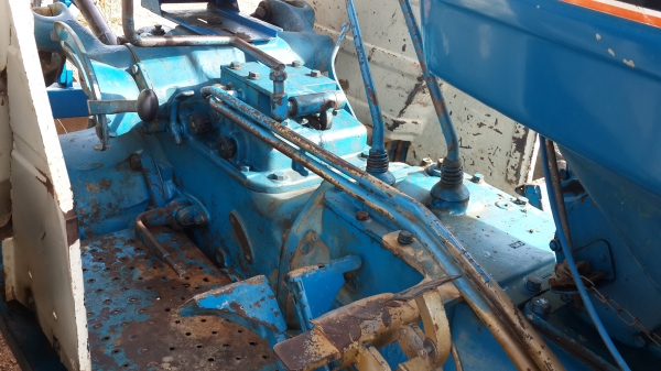 FORD 77T5 พร้อมอุปกรณ์หน้าหลัง ทะเบียนพร้อมโอน