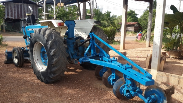 FORD 77T5 พร้อมอุปกรณ์หน้าหลัง ทะเบียนพร้อมโอน