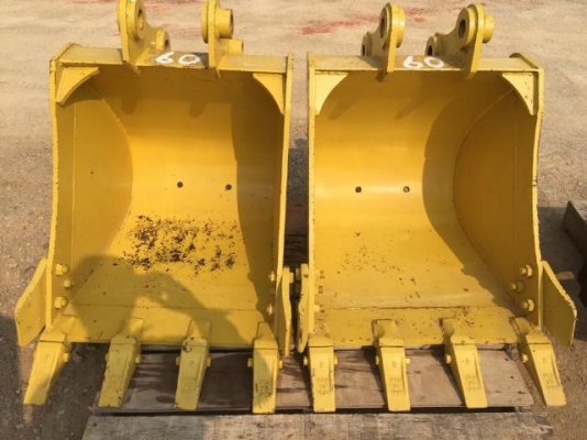 ขายบุ้งกี๋ ใช้กับ รถขุด KOMATSU PC60 นำเข้าจากญี่ปุ่น ติดต่อ 081-2990958/089-8368497 (เจ้าของขายเอง)