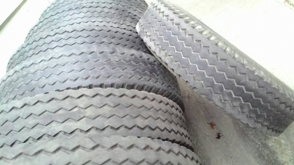 9.00-20 BRIDGESTONE ยางรถบรรทุก tel.081-427-3941 9.00-20 BRIDGESTONE ยางรถบรรทุก tel.081-427-3941