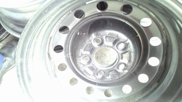 กะทะ 5 รู ขอบ 15  ของโตโยต้า ไมตี้  ชุด 4 ใบ  tel.081-427-3941