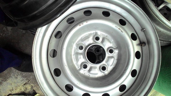 กะทะ 5 รู ขอบ 15  ของโตโยต้า ไมตี้  ชุด 4 ใบ  tel.081-427-3941