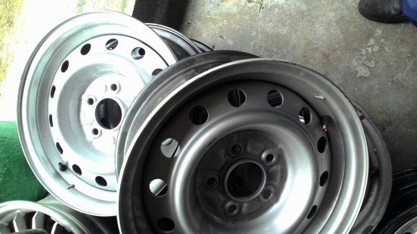 กะทะ 5 รู ขอบ 15  ของโตโยต้า ไมตี้  ชุด 4 ใบ  tel.081-427-3941