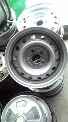 กะทะ 5 รู ขอบ 15  ของโตโยต้า ไมตี้  ชุด 4 ใบ  tel.081-427-3941