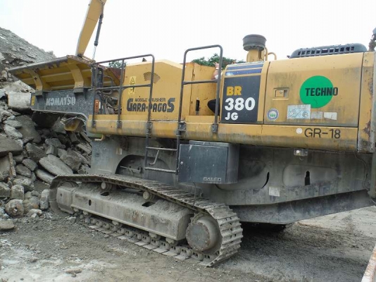 Mobile jaw crusher :KOMATSU BR380JG-1  ปี2004 งานเหมืองไหนสนใจติดต่อมาได้เลยครับ