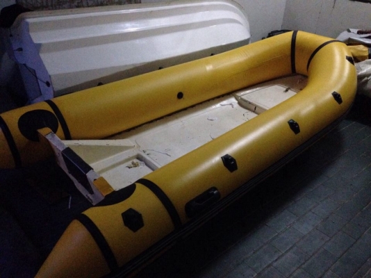 เรือยางท้องไฟเบอร์ 360  ผ้าใหม่ 30000ครับ