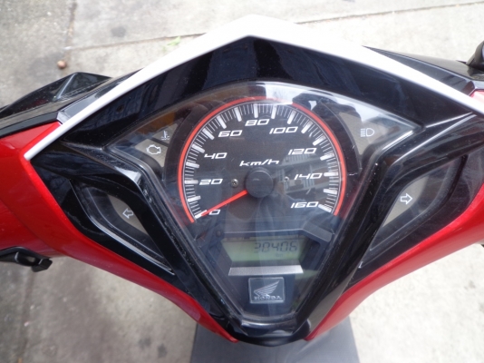 CLICK 125 i สีขาว ดำ รถเดือนธันวาคม ปี 2556 ไมล์ 4พันโล  ขาย 32,000บาท