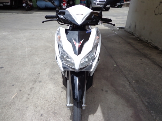 CLICK 125 i สีขาว ดำ รถเดือนธันวาคม ปี 2556 ไมล์ 4พันโล  ขาย 32,000บาท