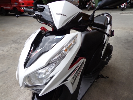 CLICK 125 i สีขาว ดำ รถเดือนธันวาคม ปี 2556 ไมล์ 4พันโล  ขาย 32,000บาท
