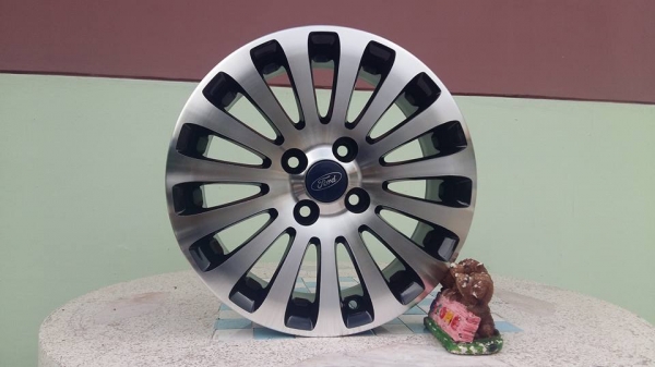 ขายล้อแม็ก ford fiesta 15"&times;6" et45 4 รู 100 ทำสีมาใหม่ สีดำหน้าเงา ไม่มีซ่อม ไม่คด ไม่ด้งครับ ขายชุดละ 5,300บาทครัย mazda2, vios,yaris, swift ก็ใส่ได้ครับ สนใจติดต่อเล็กคลองสามครับ 081-3747940