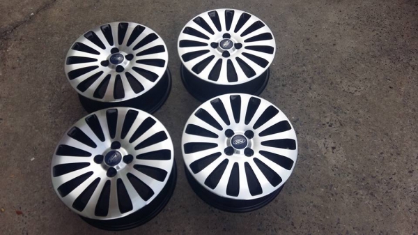 ขายล้อแม็ก ford fiesta 15"×6" et45 4 รู 100 ทำสีมาใหม่ สีดำหน้าเงา ไม่มีซ่อม ไม่คด ไม่ด้งครับ ขายชุดละ 5,300บาทครัย mazda2, vios,yaris, swift ก็ใส่ได้ครับ สนใจติดต่อเล็กคลองสามครับ 081-3747940 ขายล้อแม็ก ford fiesta 15"×6" et45 4 รู 100 ทำสีมาใหม่ สีดำหน้าเงา ไม่มีซ่อม ไม่คด ไม่ด้งครับ ขายชุดละ 5,300บาทครัย mazda2, vios,yaris, swift ก็ใส่ได้ครับ สนใจติดต่อเล็กคลองสามครับ 081-3747940