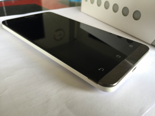 smartphone asus ZenFone 5 อุปกรณ์ครบ