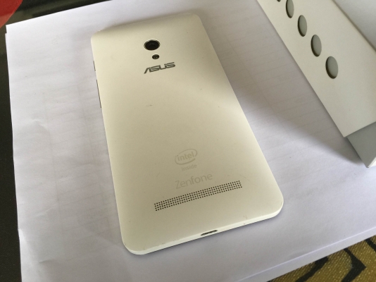 smartphone asus ZenFone 5 อุปกรณ์ครบ