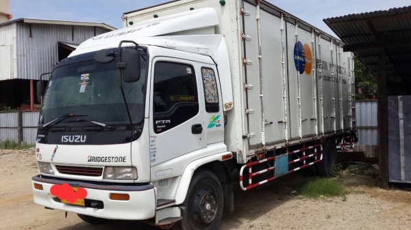 รถตู้บรรทุก 6 ล้อ 10 บาน 7.2 เมตร