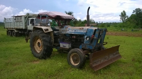 ขายรถไถ FORD 5500 เสื้อลาย รถใช้งานได้ปกติ เอกสารสัญญาซื้อขาย อุปกรณ์ผานดันหน้า และผาน 3 ราคาต่อรองได้ครับ