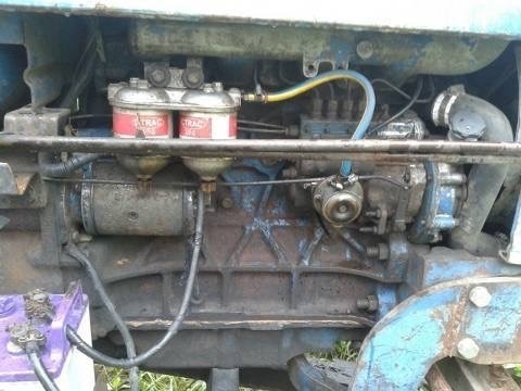 ขายรถไถ FORD 5500 เสื้อลาย รถใช้งานได้ปกติ เอกสารสัญญาซื้อขาย อุปกรณ์ผานดันหน้า และผาน 3 ราคาต่อรองได้ครับ