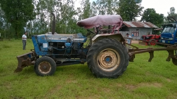 ขายรถไถ FORD 5500 เสื้อลาย รถใช้งานได้ปกติ เอกสารสัญญาซื้อขาย อุปกรณ์ผานดันหน้า และผาน 3 ราคาต่อรองได้ครับ