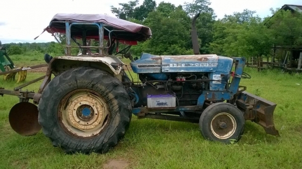 ขายรถไถ FORD 5500 เสื้อลาย รถใช้งานได้ปกติ เอกสารสัญญาซื้อขาย อุปกรณ์ผานดันหน้า และผาน 3 ราคาต่อรองได้ครับ