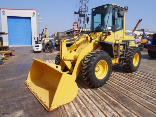 KOMATSU WA100-3 นำเข้าจากญี่ปุ่นครับ สวยๆ 090-986-2521 อ๊อบ
