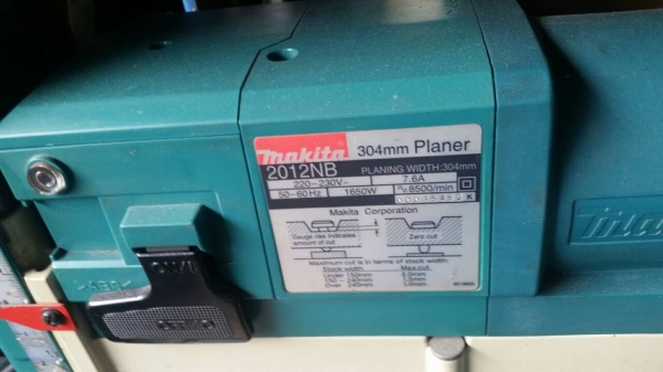 เครื่องรีดไม้มากีตา 12  นิ้วสภาพเหมือนใหม่