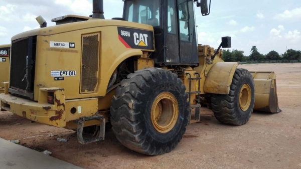 รถตักล้อยาง/ Catterpillar 966H ชม.น้อย สภาพสวยเต็ม ไม่เอกสาร