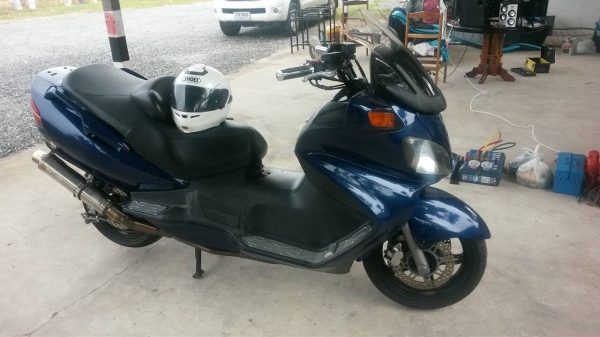 SUZUKI Sky Wave 650cc.