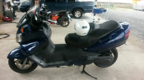 SUZUKI Sky Wave 650cc.