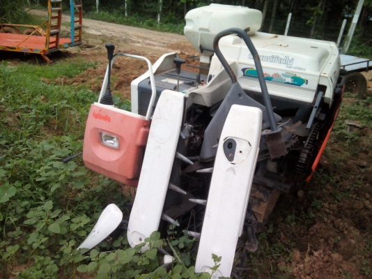 47000บาทลดสุดๆไปครับรถเกี่ยวนวดข้าวนั่งขับ คูโบต้า จอยคอม SR-J3 พร้อมใช้ราคาถูก