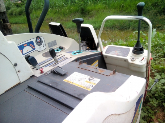 47000บาทลดสุดๆไปครับรถเกี่ยวนวดข้าวนั่งขับ คูโบต้า จอยคอม SR-J3 พร้อมใช้ราคาถูก