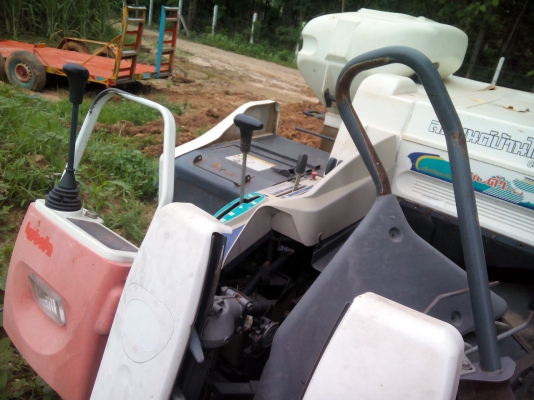 47000บาทลดสุดๆไปครับรถเกี่ยวนวดข้าวนั่งขับ คูโบต้า จอยคอม SR-J3 พร้อมใช้ราคาถูก