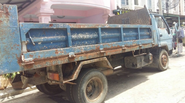 หกล้อโตโยต้า ไดน่า BU87-115 ดั้ม5คิว สภาพพร้อมใช้งาน เครืองดีขับกลับบ้านได้เลย แคชชีสวยจัด ทะเบียนขาด3ปี เล่มชุดโอนพร้อมโอน