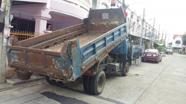 หกล้อโตโยต้า ไดน่า BU87-115 ดั้ม5คิว สภาพพร้อมใช้งาน เครืองดีขับกลับบ้านได้เลย แคชชีสวยจัด ทะเบียนขาด3ปี เล่มชุดโอนพร้อมโอน