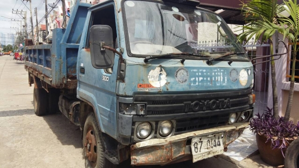 หกล้อโตโยต้า ไดน่า BU87-115 ดั้ม5คิว สภาพพร้อมใช้งาน เครืองดีขับกลับบ้านได้เลย แคชชีสวยจัด ทะเบียนขาด3ปี เล่มชุดโอนพร้อมโอน