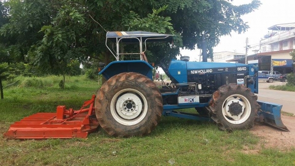 ขายรถไถ FORD 6640 90 แรงม้า 4 สูบ เครื่องแน่น 2 เพลา ยางใหม่ 4 เส้น พร้อมใช้งาน มีอุปกรณ์ 3 อย่าง คือ ผานดันหน้า+ผาน3 และผานตัดหญ้า คานหน้า New Holland รถใช้งานน้อย เจ้าของขายเอง ทะเบียนพร้อมโอน สนใจติดต่อ เบอร์โทร. 089-8681128 ราคาต่อรองได้ครับ