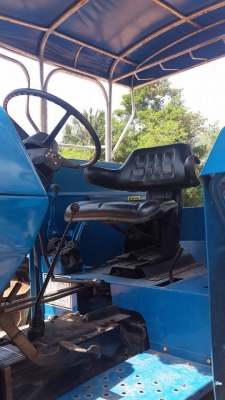 ขายรถไถ FORD 6640 90 แรงม้า 4 สูบ เครื่องแน่น 2 เพลา ยางใหม่ 4 เส้น พร้อมใช้งาน มีอุปกรณ์ 3 อย่าง คือ ผานดันหน้า+ผาน3 และผานตัดหญ้า คานหน้า New Holland รถใช้งานน้อย เจ้าของขายเอง ทะเบียนพร้อมโอน สนใจติดต่อ เบอร์โทร. 089-8681128 ราคาต่อรองได้ครับ