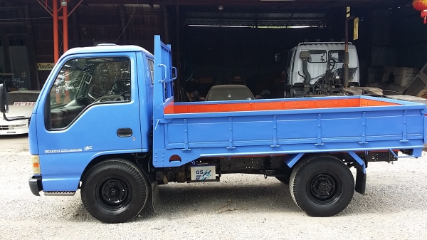 ขาย NKR 4 ล้อ100 แรง ปี47 รถห้าง