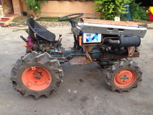 ขายรถไถขนาดเล็กเครื่องคูโบต้า3สูบ ขับ4X4 แรงดีครับ 18-20 แรงแหละครับ เครื่องคูโบต้าB6001 ขาย 42000 บาทครับ