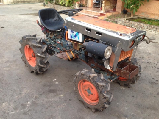 ขายรถไถขนาดเล็กเครื่องคูโบต้า3สูบ ขับ4X4 แรงดีครับ 18-20 แรงแหละครับ เครื่องคูโบต้าB6001 ขาย 42000 บาทครับ