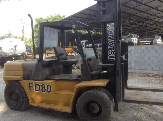 ขายรถยก 8 ตัน KOMATSU FD 80 เสายกสูง แผงงาตักตู้ได้