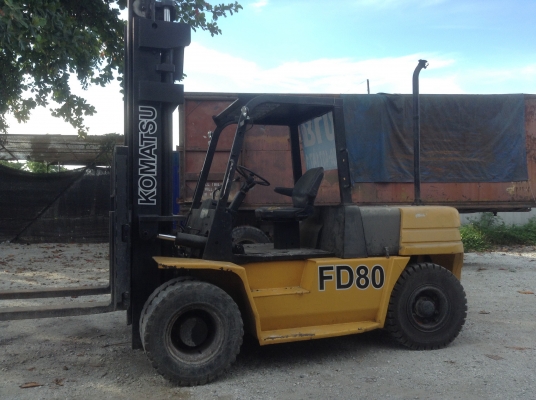 ขายรถยก 8 ตัน KOMATSU FD 80 เสายกสูง แผงงาตักตู้ได้
