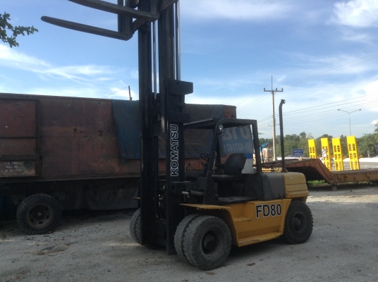 ขายรถยก 8 ตัน KOMATSU FD 80 เสายกสูง แผงงาตักตู้ได้