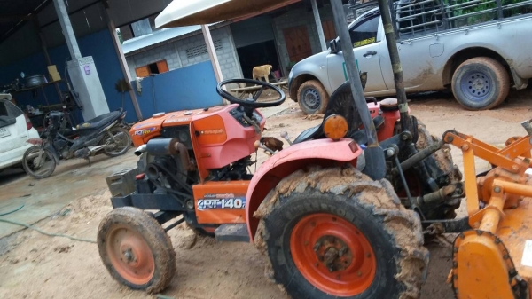 ขายรถไถคูโบต้า 2808 พร้อมใบดัน ผาน