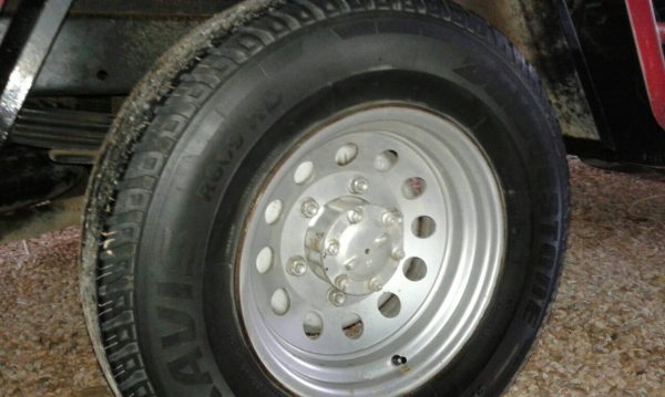 สีล้อ อีซูชุ NKR100โบว์ปี49หัางแทั ป้ายเล็กไม่ติดวลา สภาพดีสวยเดิมทั้งคัน ล่างใหญ่เพาลอย พร้อมใช้งาน ทะเบียนพร้อมโอน