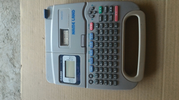 เครื่องพิมพ์แถบสติกเกอร์ CASIO ใช้พิมพ์ข้อความ ชื่อ อื่นๆเพื่อนำไปติดกับวัสดุที่ต้องการ