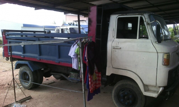 ขายด่วนรถ6ล้อดั้มKM 300เครือง 100แรงรถสวยเดิมดั้มยาว3,7.ม ขายด่วนรถ6ล้อดั้มKM 300เครือง 100แรงรถสวยเดิมดั้มยาว3,7.ม