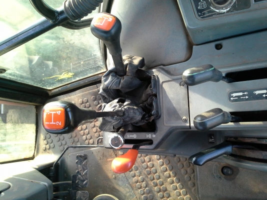 ขายรถไถฟอดร์ 7740 สองเพาคานนิวฮอแลนเกียรธรรมดา 12&times;12แอเย็นฉำดันหน้าหางสาม KHL เล่มทะเบืยนพร้อมใช้