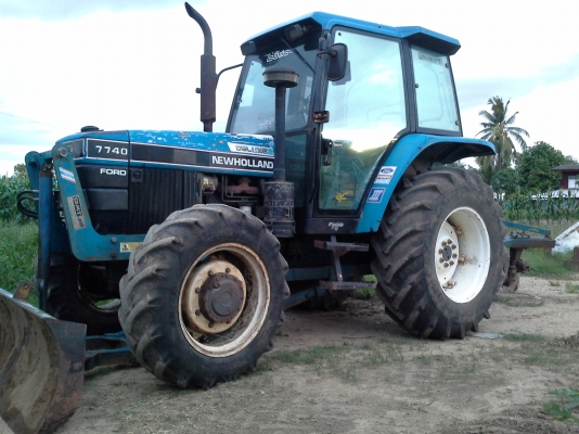 ขายรถไถฟอดร์ 7740 สองเพาคานนิวฮอแลนเกียรธรรมดา 12&times;12แอเย็นฉำดันหน้าหางสาม KHL เล่มทะเบืยนพร้อมใช้